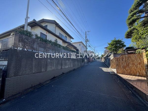 �_�ސ쌧���q�s�򖾎�6���ڂ̒��È�ˌ��Ă̑O�ʓ��H�܂ތ��n�ʐ^