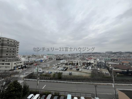 �_�ސ쌧������s�{��5���ڂ̒��Ã}���V�����̏Z�˂���̒��]�ʐ^