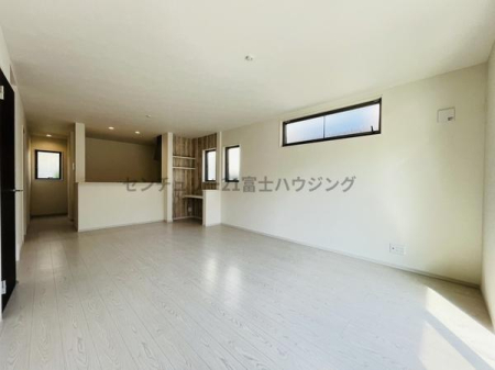 �_�ސ쌧������s���c3���ڂ̐V�z��ˌ��Ẵ��r���O