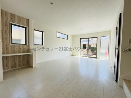 �_�ސ쌧������s���c3���ڂ̐V�z��ˌ��Ẵ��r���O