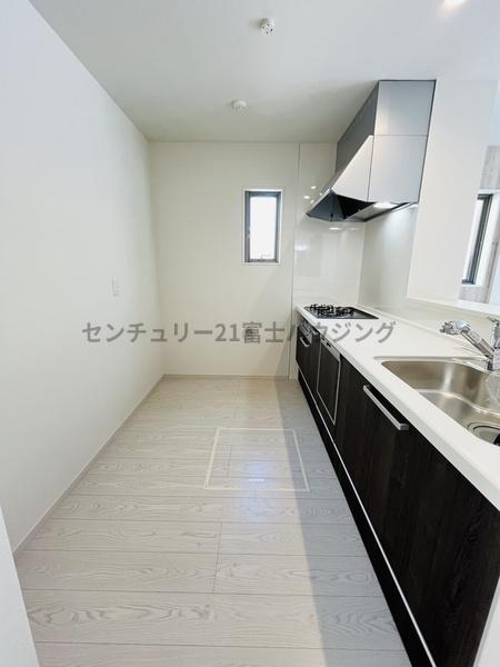 �_�ސ쌧������s���c3���ڂ̐V�z��ˌ��ẴL�b�`��