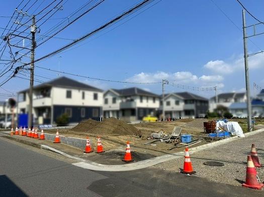 �_�ސ쌧����s�ғ�������1���ڂ̐V�z��ˌ��Ă̑O�ʓ��H�܂ތ��n�ʐ^