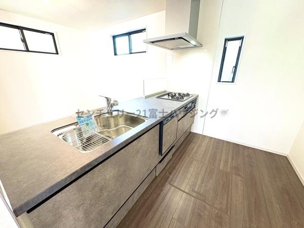 �_�ސ쌧������s���c1���ڂ̐V�z��ˌ��ẴL�b�`��