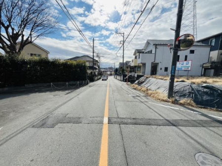 �_�ސ쌧����s�ΐ�2���ڂ̓y�n�̑O�ʓ��H�܂ތ��n�ʐ^