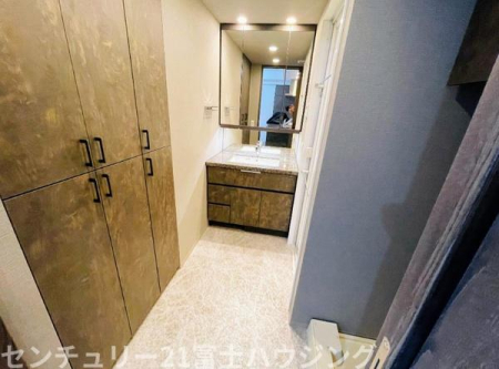 �_�ސ쌧������s���C�ݓ�4���ڂ̒��Ã}���V�����̐��ʑ�E���ʏ�