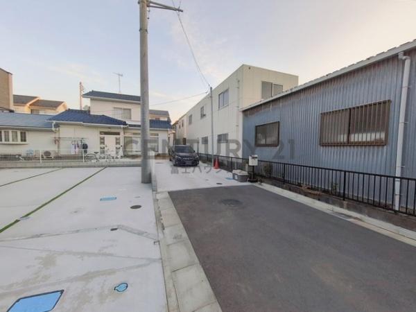 �_�ސ쌧����s�ғ�������1���ڂ̐V�z��ˌ��Ă̑O�ʓ��H�܂ތ��n�ʐ^