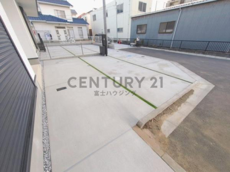 �_�ސ쌧����s�ғ�������1���ڂ̐V�z��ˌ��Ă̑O�ʓ��H�܂ތ��n�ʐ^