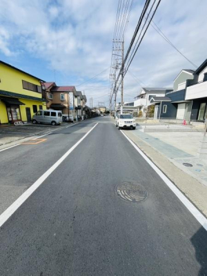 �_�ސ쌧������s����4���ڂ̐V�z��ˌ��Ă̑O�ʓ��H�܂ތ��n�ʐ^