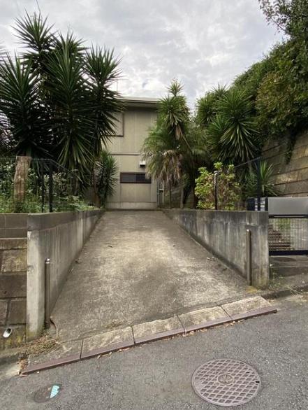 �_�ސ쌧���q�s��K��5���ڂ̒��È�ˌ��Ă̑O�ʓ��H�܂ތ��n�ʐ^