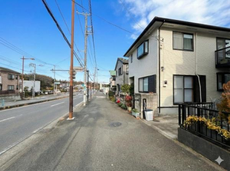 �_�ސ쌧����s���ؑ�2���ڂ̒��È�ˌ��Ă̑O�ʓ��H�܂ތ��n�ʐ^