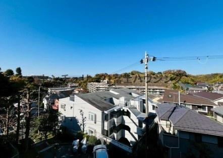 �_�ސ쌧���q�s�ʓ�4���ڂ̒��Ã}���V�����̏Z�˂���̒��]�ʐ^