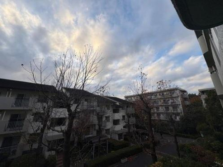 �_�ސ쌧���l�s�s�}��`�c��5���ڂ̒��Ã}���V�����̏Z�˂���̒��]�ʐ^