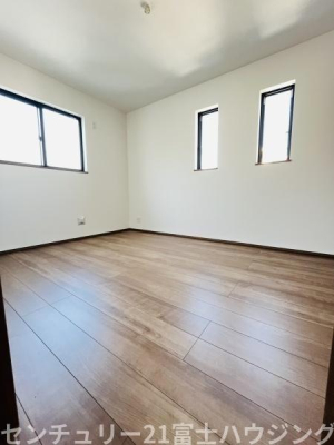 �_�ސ쌧������s����4���ڂ̐V�z��ˌ��Ă̐Q��