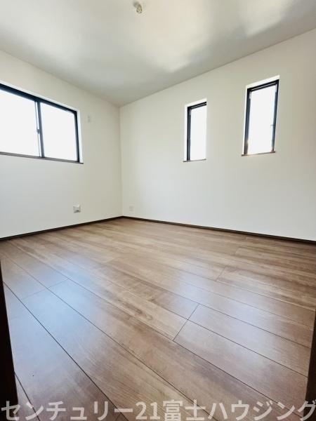 �_�ސ쌧������s����4���ڂ̐V�z��ˌ��Ă̐Q��