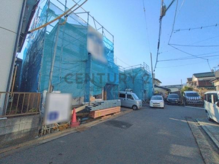 �_�ސ쌧������s����4���ڂ̐V�z��ˌ��Ă̑O�ʓ��H�܂ތ��n�ʐ^