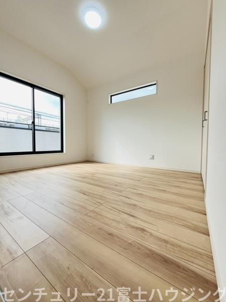 �_�ސ쌧������s����4���ڂ̐V�z��ˌ��Ă̐Q��