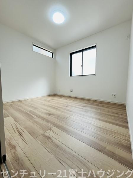 �_�ސ쌧������s����4���ڂ̐V�z��ˌ��Ă̎q������