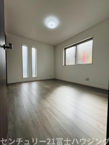 �_�ސ쌧������s����4���ڂ̐V�z��ˌ��Ă̐Q��