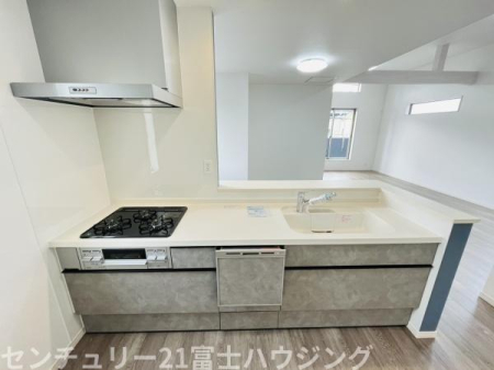 �_�ސ쌧������s����4���ڂ̐V�z��ˌ��ẴL�b�`��