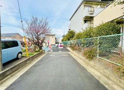 �_�ސ쌧����s���q�̓y�n�̑O�ʓ��H�܂ތ��n�ʐ^