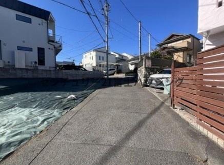 �_�ސ쌧����s�ғ�3���ڂ̓y�n�̑O�ʓ��H�܂ތ��n�ʐ^