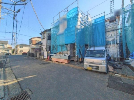 �_�ސ쌧������s����4���ڂ̐V�z��ˌ��Ă̑O�ʓ��H�܂ތ��n�ʐ^