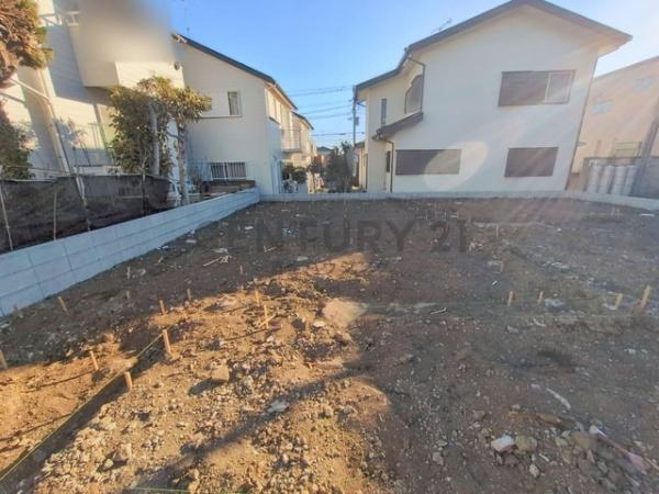 �_�ސ쌧����s�Ó��6���ڂ̐V�z��ˌ��Ă̑O�ʓ��H�܂ތ��n�ʐ^