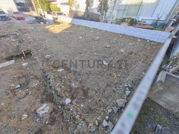 �_�ސ쌧����s�Ó��6���ڂ̐V�z��ˌ��Ă̑O�ʓ��H�܂ތ��n�ʐ^