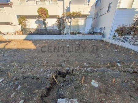 �_�ސ쌧����s�Ó��6���ڂ̐V�z��ˌ��Ă̑O�ʓ��H�܂ތ��n�ʐ^