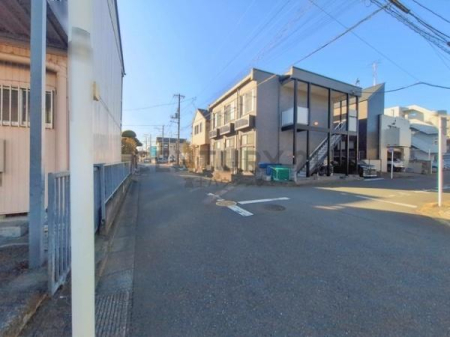 �_�ސ쌧����s�Ó��6���ڂ̐V�z��ˌ��Ă̑O�ʓ��H�܂ތ��n�ʐ^