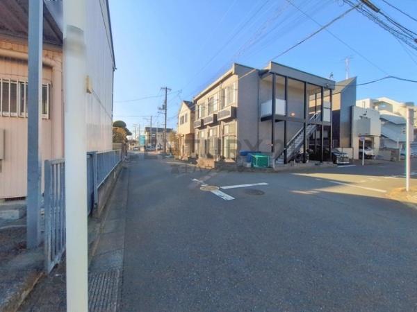 �_�ސ쌧����s�Ó��6���ڂ̐V�z��ˌ��Ă̑O�ʓ��H�܂ތ��n�ʐ^