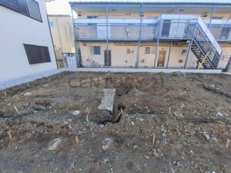 �_�ސ쌧����s�Ó��6���ڂ̐V�z��ˌ��Ă̑O�ʓ��H�܂ތ��n�ʐ^