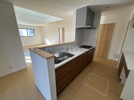 �_�ސ쌧������s���Z���̐V�z��ˌ��ẴL�b�`��