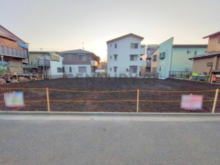 �_�ސ쌧����s���̓y�n�̑O�ʓ��H�܂ތ��n�ʐ^