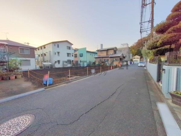 �_�ސ쌧����s���̓y�n�̑O�ʓ��H�܂ތ��n�ʐ^