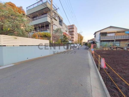 �_�ސ쌧����s���̓y�n�̑O�ʓ��H�܂ތ��n�ʐ^