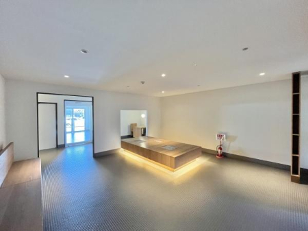 �_�ސ쌧����s�ғ��V��3���ڂ̒��Ã}���V�����̃G���g�����X