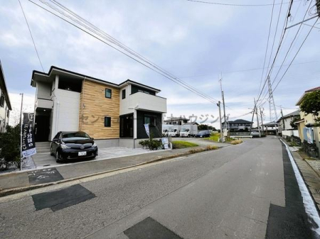 �_�ސ쌧����s���̐V�z��ˌ��Ă̑O�ʓ��H�܂ތ��n�ʐ^