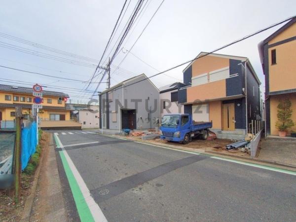 �_�ސ쌧������s����4���ڂ̐V�z��ˌ��Ă̑O�ʓ��H�܂ތ��n�ʐ^