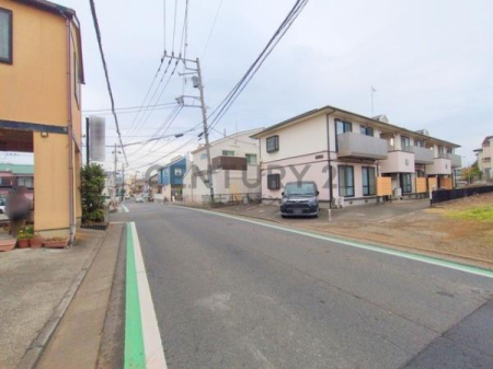 �_�ސ쌧������s����4���ڂ̐V�z��ˌ��Ă̑O�ʓ��H�܂ތ��n�ʐ^