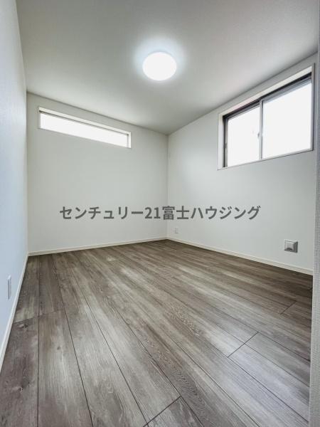 �_�ސ쌧������s����4���ڂ̐V�z��ˌ��Ă̎q������