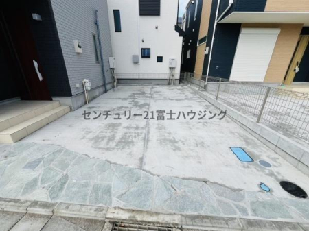 �_�ސ쌧������s����4���ڂ̐V�z��ˌ��Ă̒��ԏ�