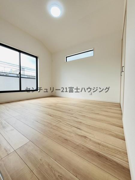 �_�ސ쌧������s����4���ڂ̐V�z��ˌ��Ă̎q������