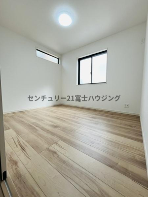 �_�ސ쌧������s����4���ڂ̐V�z��ˌ��Ă̐Q��