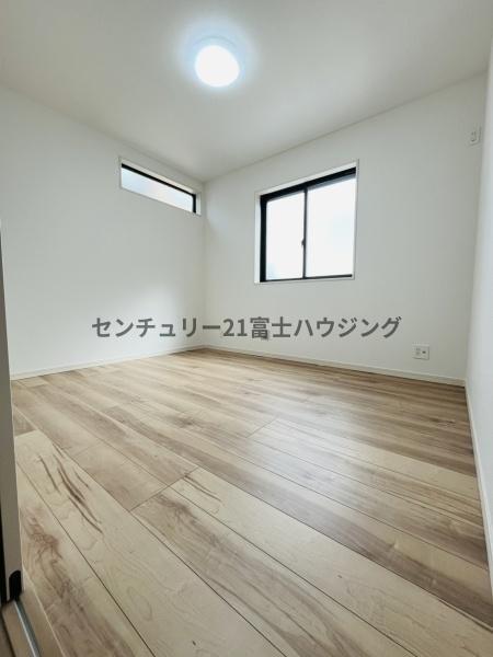 �_�ސ쌧������s����4���ڂ̐V�z��ˌ��Ă̐Q��