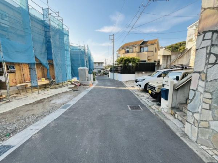 �_�ސ쌧���q�s��L�̐V�z��ˌ��Ă̑O�ʓ��H�܂ތ��n�ʐ^