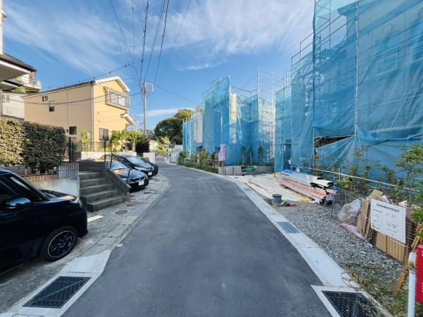 �_�ސ쌧���q�s��L�̐V�z��ˌ��Ă̑O�ʓ��H�܂ތ��n�ʐ^