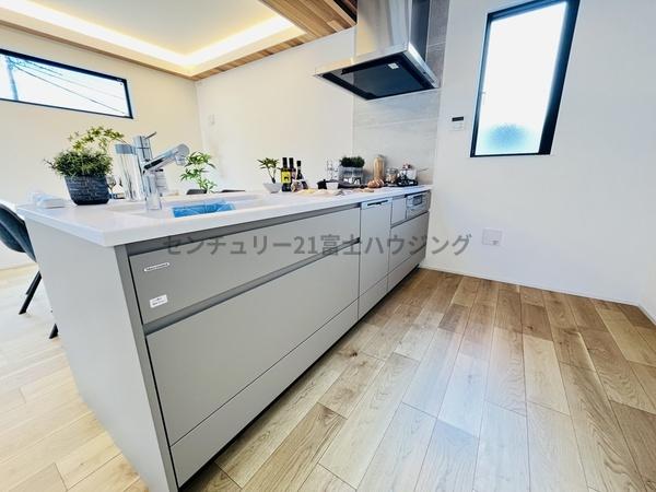 �_�ސ쌧������s�l�|4���ڂ̐V�z��ˌ��ẴL�b�`��