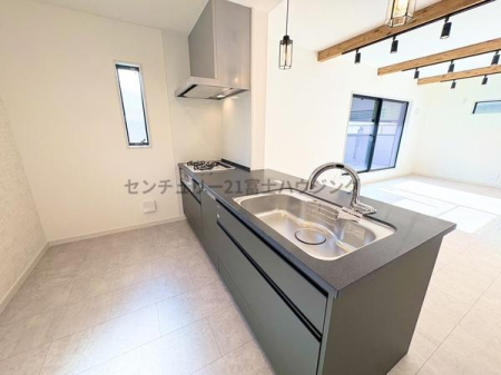 �_�ސ쌧������s���a�c3���ڂ̐V�z��ˌ��ẴL�b�`��