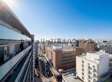 �_�ސ쌧����s�������̒��Ã}���V�����̏Z�˂���̒��]�ʐ^